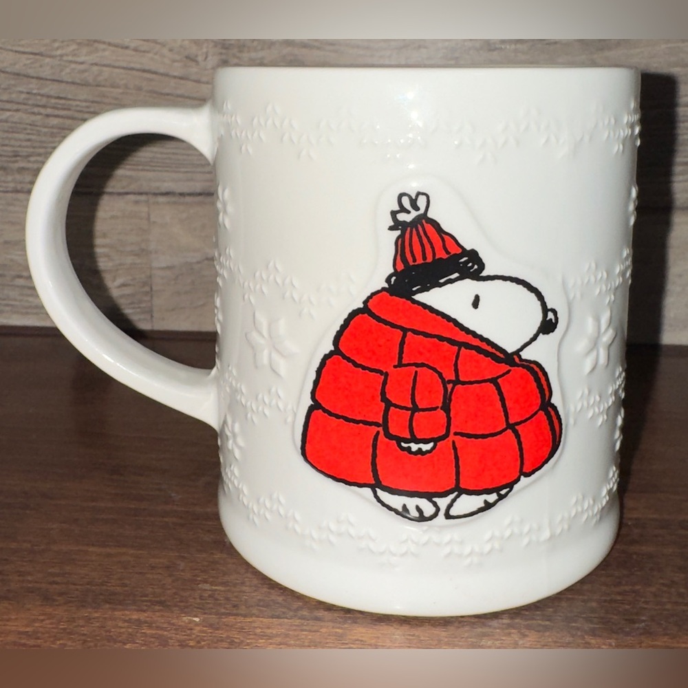 🥰 Peanuts Puffer Jacket 🧥 Snoopy & 3D Snowflakes ❄️ Ceramic Double Sided Mug